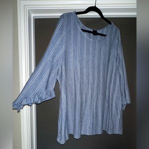 Beautiful, light weight shirt with flattering sleeves. Denim blue color.